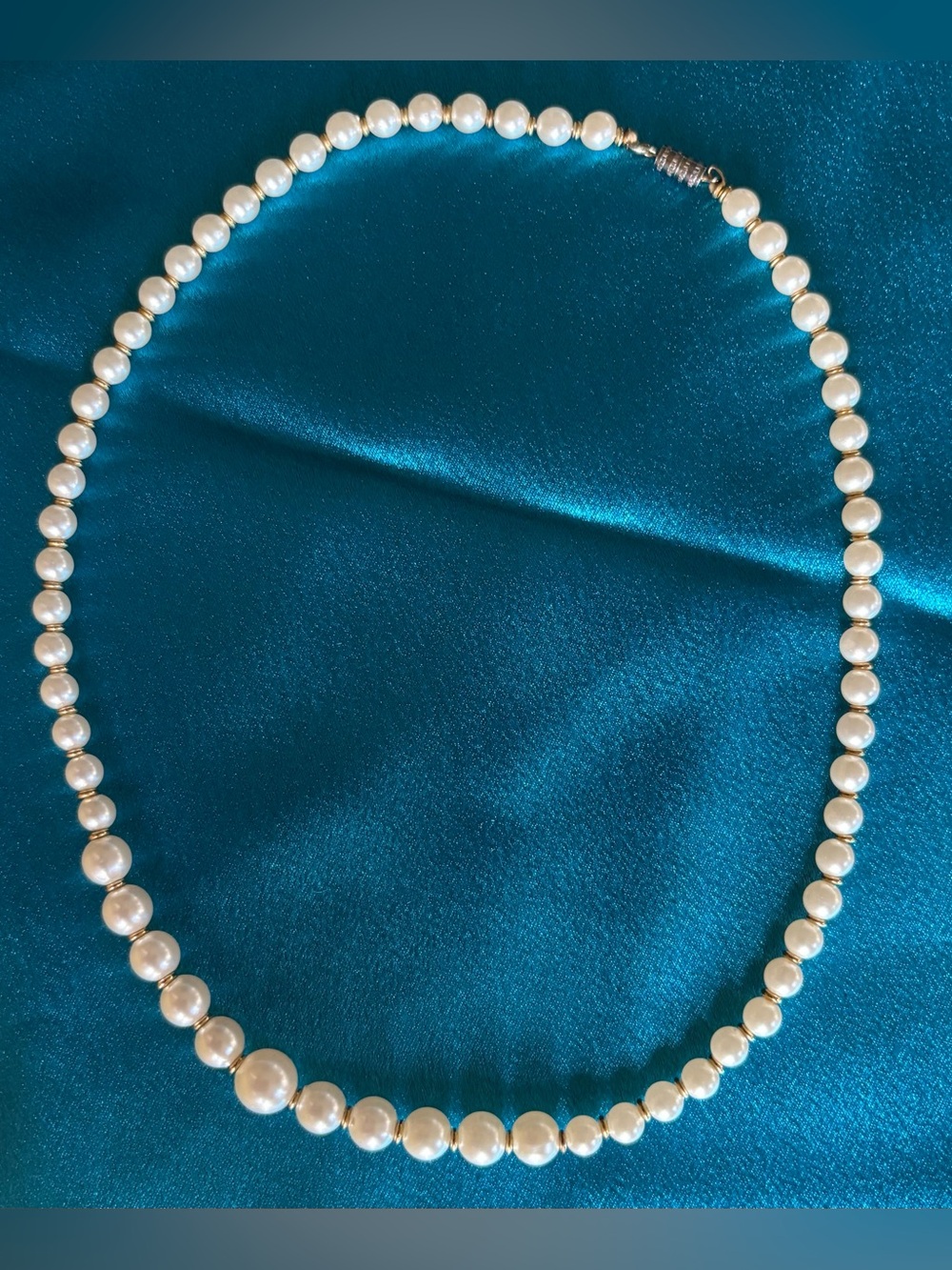18” Pearl Bead necklace with Gold Accents - White Pearls